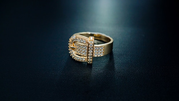 anillo de oro de las mujeres tailandesas