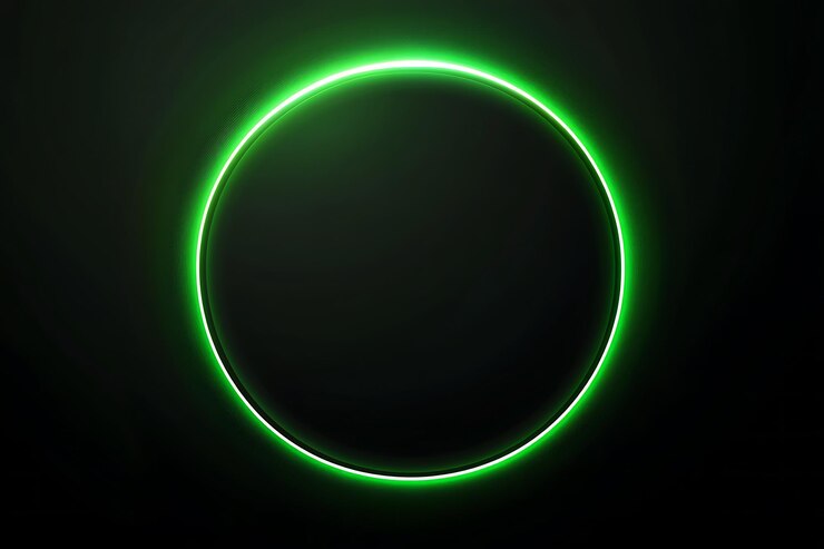 Anillo verde brillante sobre un fondo negro