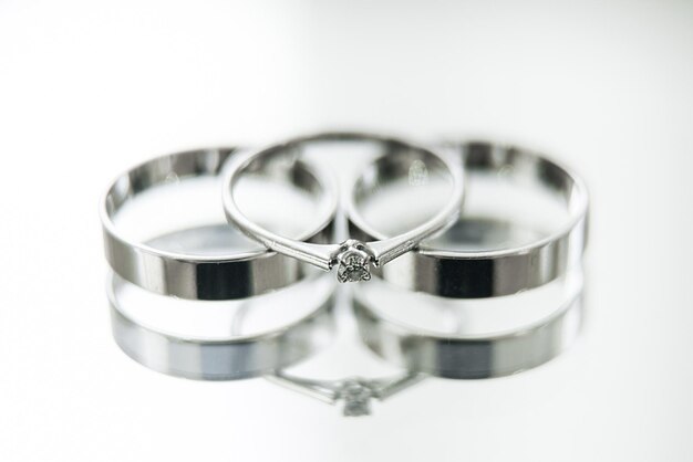 Foto anillos de boda ceremonia de boda decoración y detalles enfoque selectivo macro