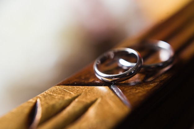 Anillos de bodas de oro, de cerca.