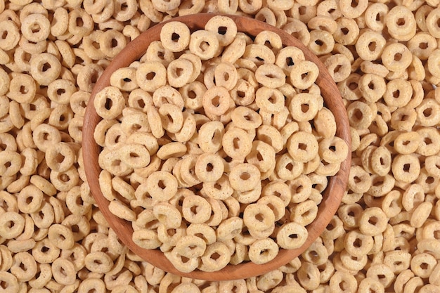 Anillos de cereales para el desayuno en un tazón