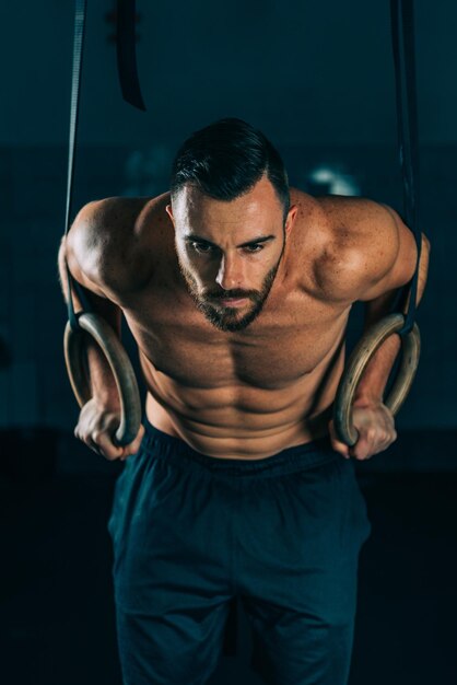 Anillos de gimnasia de entrenamiento cruzado ejercicio