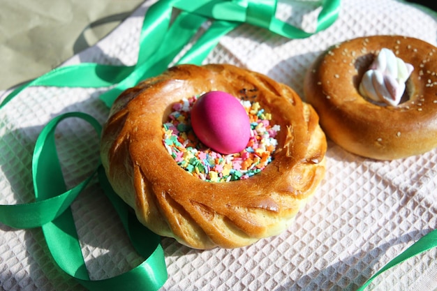 Anillos de pan de Pascua italianos con huevos