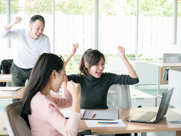 Animando empresários felizes