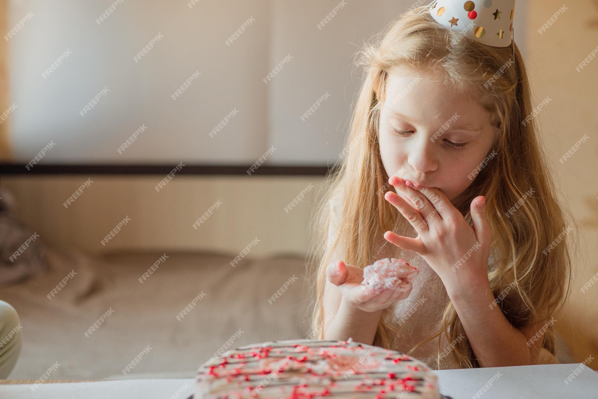 é Uma Menina! Bolo De Aniversário Imagem de Stock - Imagem de creme,  detalhes: 251453181