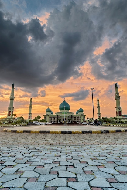 Foto annur große moschee pekanbaru, masjid agung pekanbaru, riau, indonesien