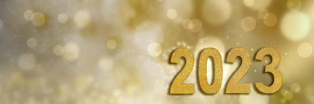 Ano novo dourado de 2023 em luzes abstratas de desfoque em vista panorâmica