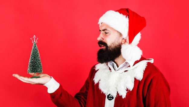 Ano novo papai noel com homenzinho barbudo de árvore de natal com venda e desconto de abeto pequeno