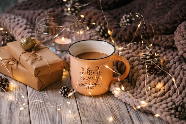 # año nuevo # navidad #fondo en la parte superior # regalos de año nuevo y café #comida