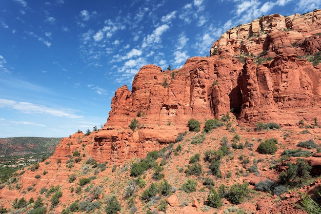 Anochecer acercándose en el paisaje salvaje cerca de Sedona