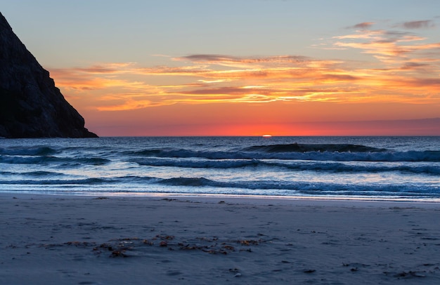 anoitecer na ilha