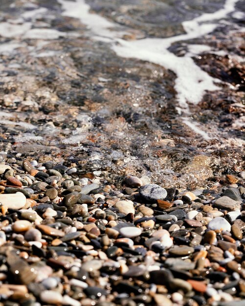 Anordnung von Steinen am Strand