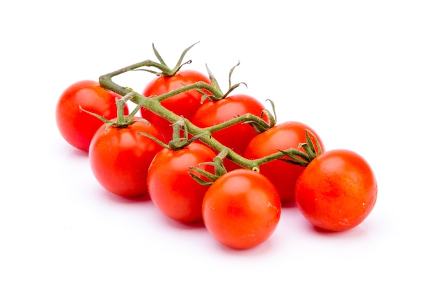 Ansammlung frischer Tomaten auf weißem Hintergrund Ideales Gemüse für eine ausgewogene Ernährung