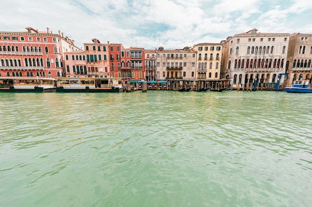 Ansicht am Kanal in Venedig, Italien.