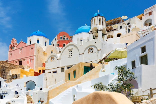 Ansicht der Caldera mit Kuppeln, Santorini