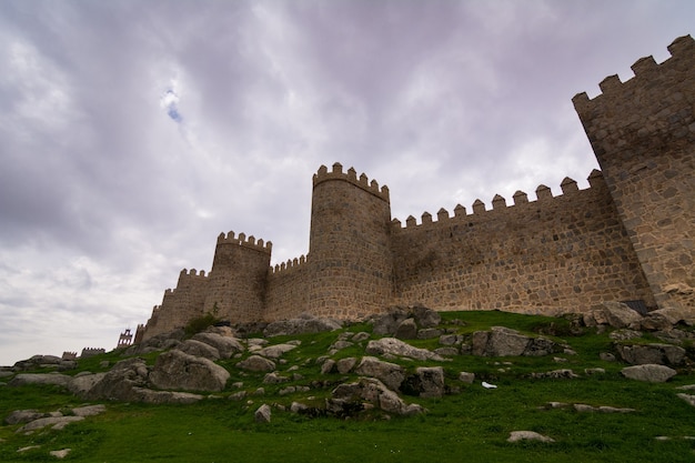 Ansicht der Mauern von Avila, befestigte mittelalterliche Stadt in Spanien