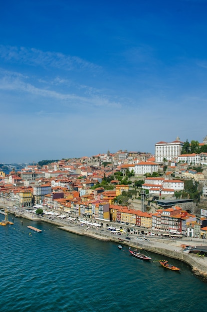 Ansicht der Porto-Stadt am Sommertag