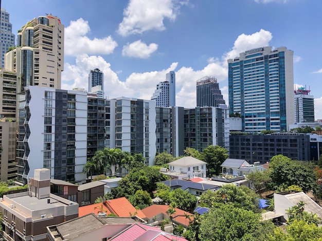 Ansicht der Wohnung und des Bürogebäudes in Bangkok