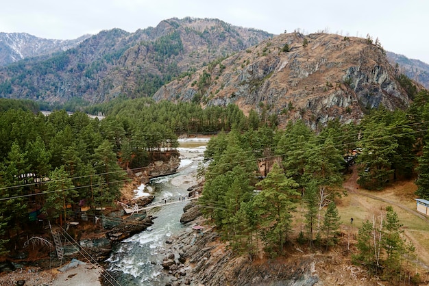 Ansicht des Dorfes Chemal Katun Fluss und Fluss Chemal Altai Republik Sibirien Russland