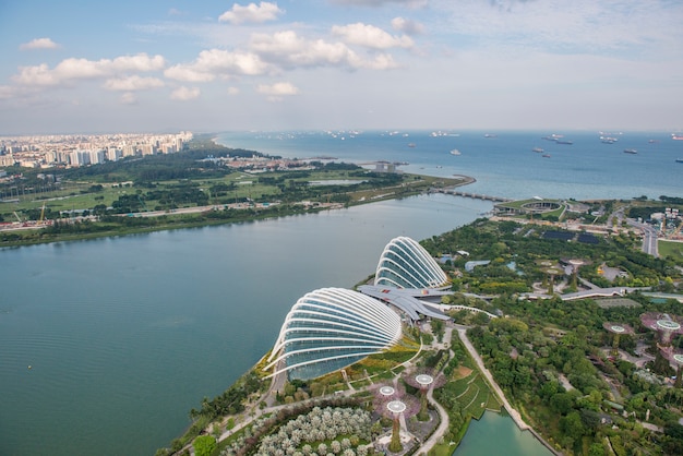 Ansicht des Gartens durch die Bucht in Singapur