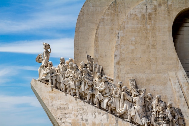 Ansicht des historischen Denkmals zu den Entdeckungen, gelegen in Lissabon, Portugal.