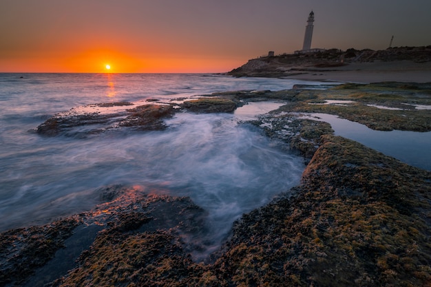 Ansicht vom Trafalgar Leuchtturm bei Cadiz, in Andalusien, Spanien.