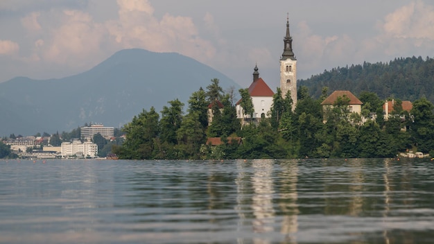 Ansicht von Bled Bleder Seeinsel mit Wallfahrtskirche Maria Himmelfahrt Slowenien Europa