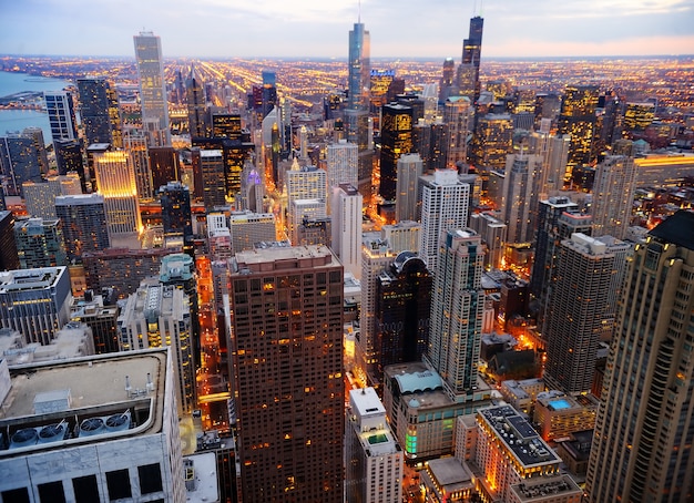 Ansicht von Chicago im Stadtzentrum gelegen in der Dämmerung vom Hoch oben