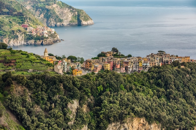 Ansicht von Corniglia und Manarola, bunte Dörfer der Cinque Terre, Italien.