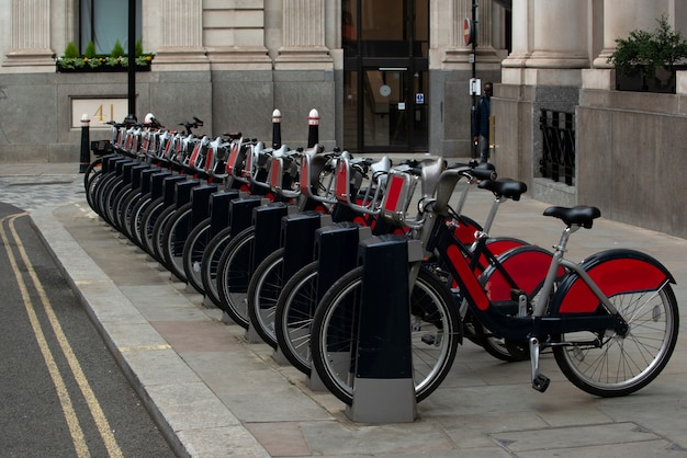 Foto ansicht von fahrrädern in london city