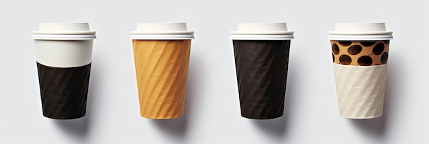 Ansicht von oben Satz Papierbecher zum Mitnehmen mit verschiedenen schwarzen Kaffees isoliert auf weißem Hintergrund Generative KI