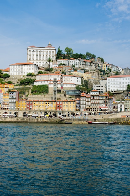 Ansicht von Porto-Stadt am Sommertag