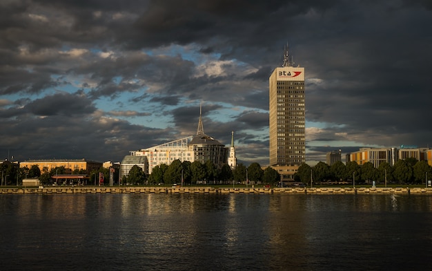 Ansicht von Riga-Stadt vom Flussufer