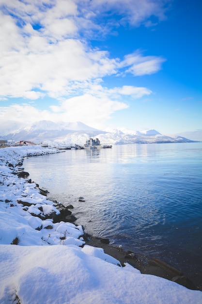 Ansicht von schönem Ushuaia im Winter.