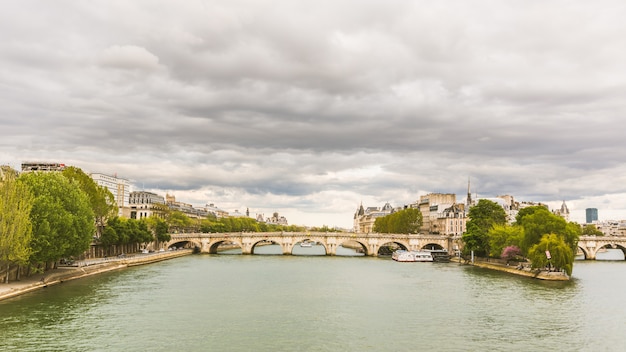 Ansicht von Seine und von Ile de la Cite in Paris