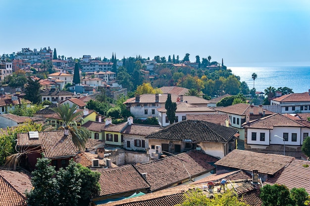 Antalya Türkei 15. November 2021 allgemeine Draufsicht auf Häuser im historischen Stadtzentrum von Kaleici an der Küste