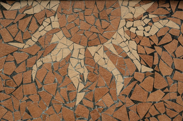 Antecedentes cerámicos abstractos Patrones tradicionales italianos en las baldosas un mosaico de cerámica rota un símbolo del sol