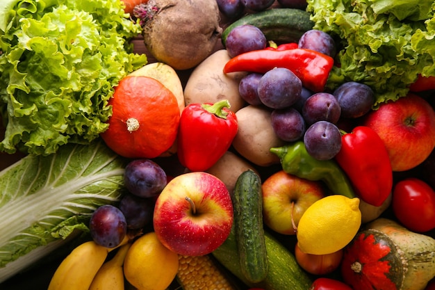 Antecedentes de vegetais e frutas. Conceito de alimentação saudável. Vista do topo.