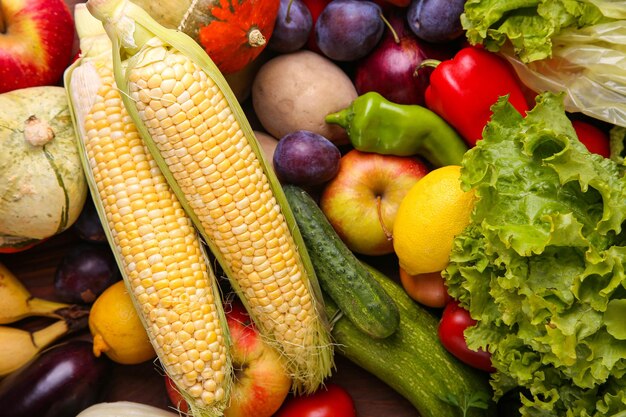Antecedentes de vegetais e frutas. Conceito de alimentação saudável. Vista do topo.