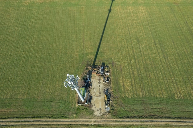 antena 5g em um campo rural na zona rural