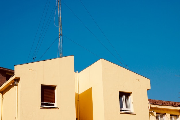 Antena de televisão no telhado