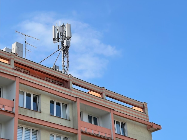 Antena tecnología de comunicación Telecomunicaciones 5G y LTE La torre de comunicación se conecta a los datos Transformación Digital Internet de las Cosas