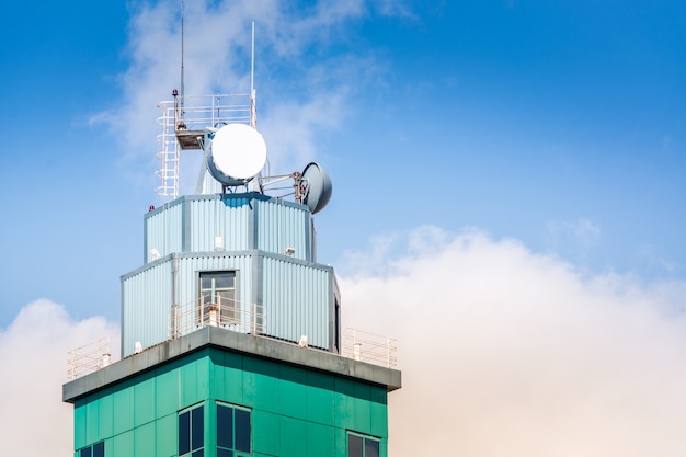 Antenne am Turm montiert