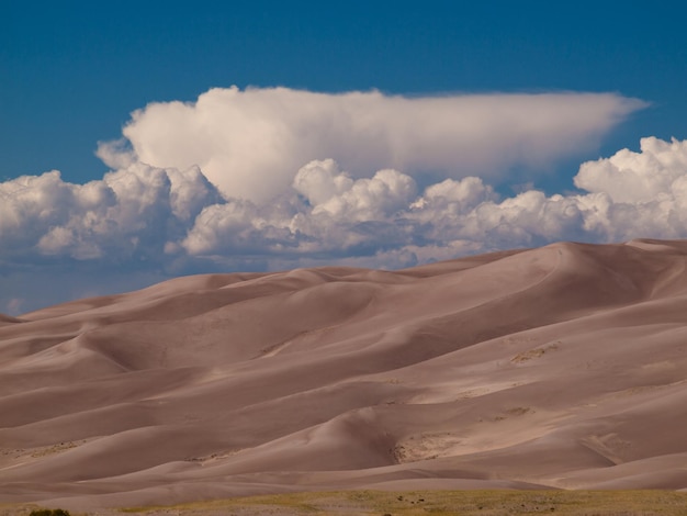 Antes do pôr do sol no Parque Nacional Great Sand Dunes, Colorado.