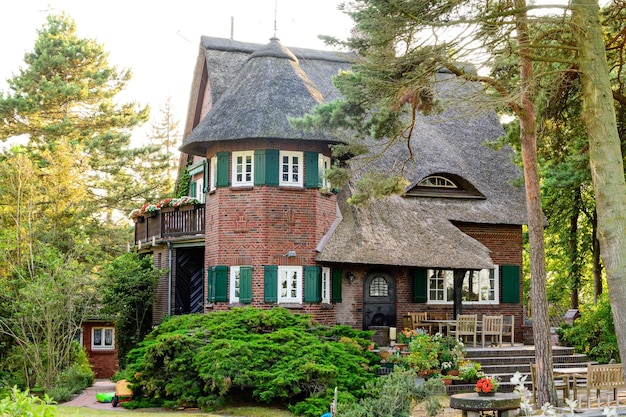 Antiga casa em Timmendorfer Strand nas proximidades de Lubeck Travemunde Travemunde no mar Báltico SchleswigHolstein Alemanha