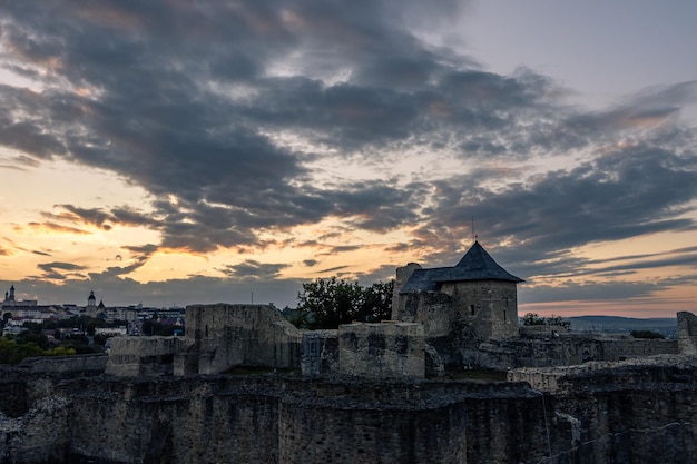 Antiga fortaleza de suceava na região de bucovina, romênia.