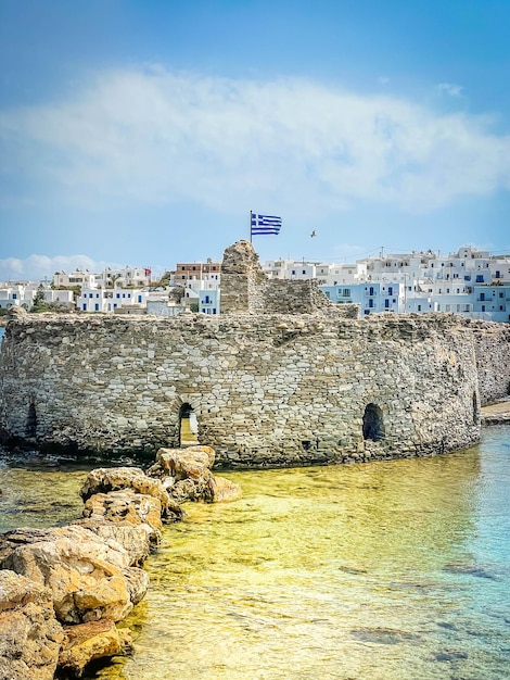 Antiga fortaleza na ilha de Naoussa Paros