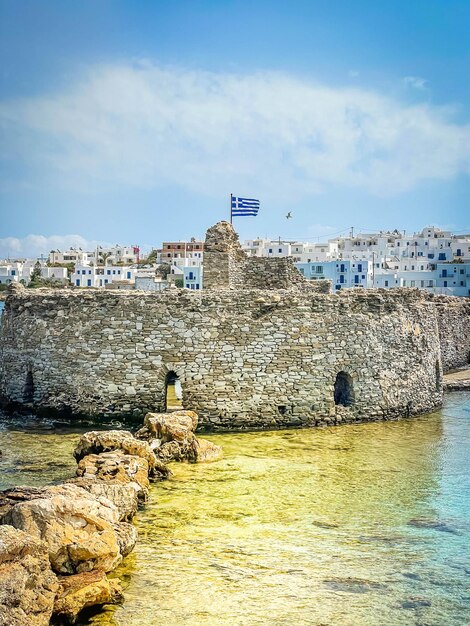 Antiga fortaleza na ilha de Naoussa Paros