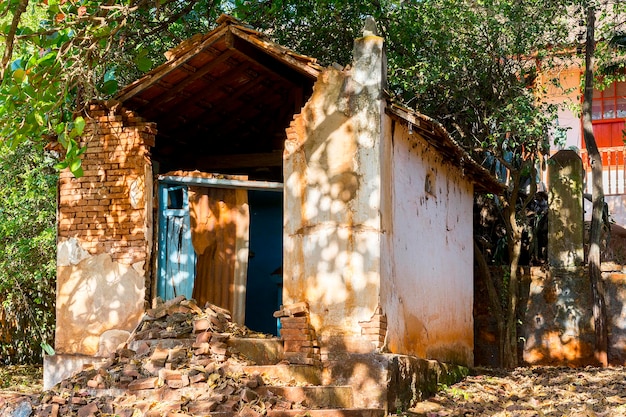 Antiga igreja abandonada na fazenda