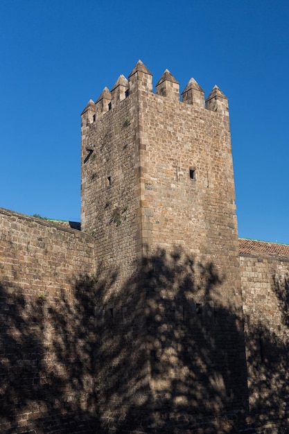 Antiga muralha e torre da cidade de Barcelona